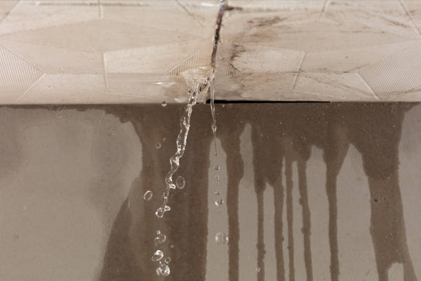 Professional Flood Damage Cleanup technician working in Oilton, OK